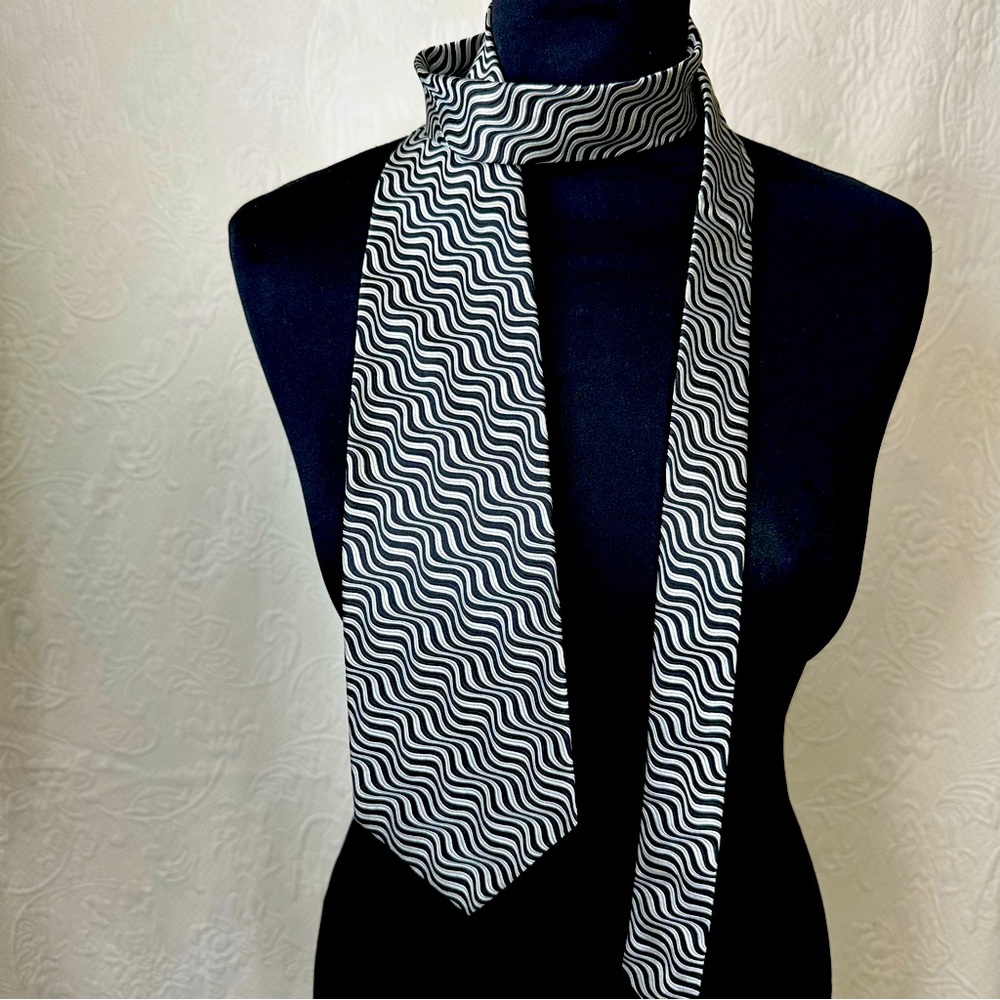 Lord & Taylor Silk Black & Pale Gray Wave Pattern Tie